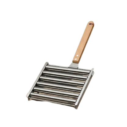 PølseRulle™ Den rustfrie pølseholder der vender alle pølser samtidigt