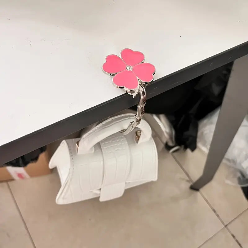 CloverGrip – Elegant Taske Krog med Firekløver Design